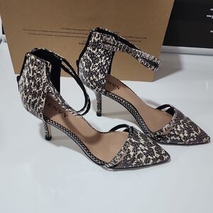 Renvy Black and Cream Textured Sandals